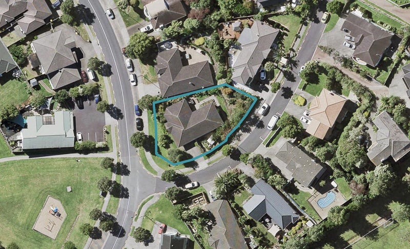24 Graham Collins Drive, Windsor Park, Auckland - Carousel 1
