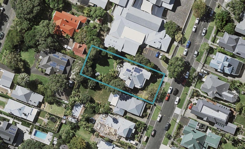11 Russell Street, Stanley Point, Auckland - Carousel 1