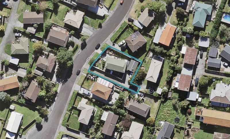 12 Faram Place, Massey, Auckland - Carousel 1