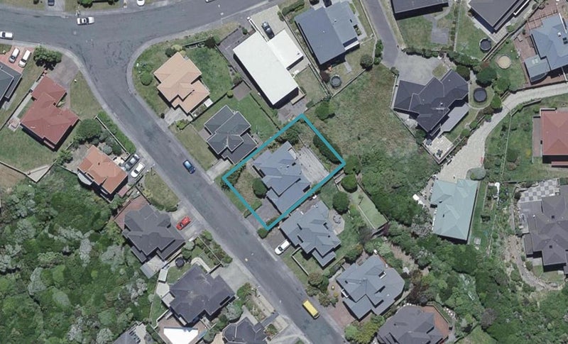 3 Bennett Grove, Newlands, Wellington - Carousel 1