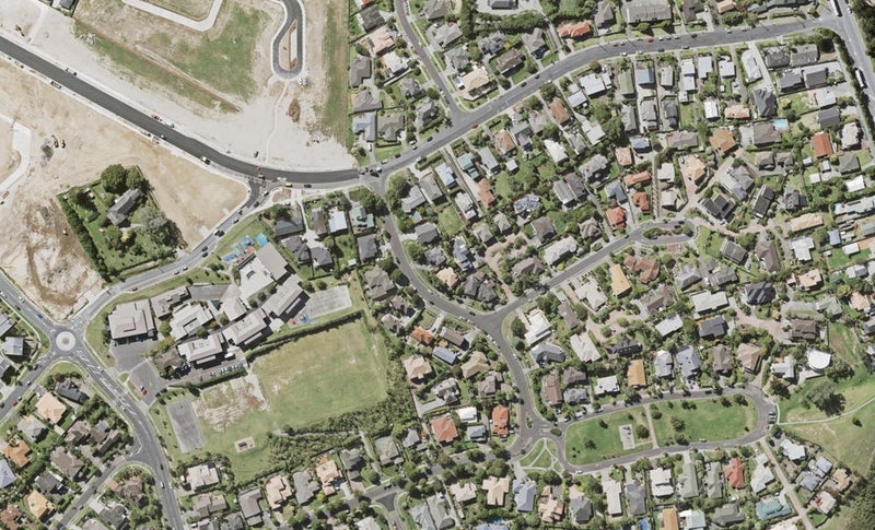 2/4 Arirang Rise, Pinehill, Auckland - Carousel 1