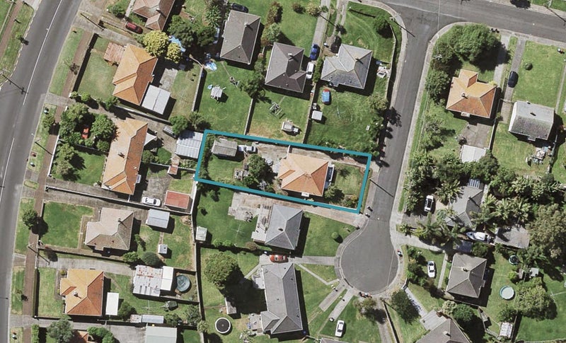 9 Sollum Road, Panmure, Auckland - Carousel 1