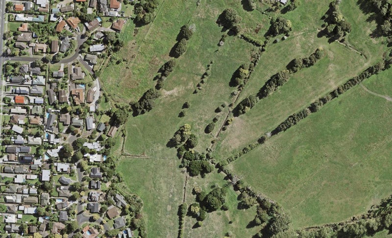135 Otuwairoa Esplanade, Ōpaheke, Papakura - Carousel 1