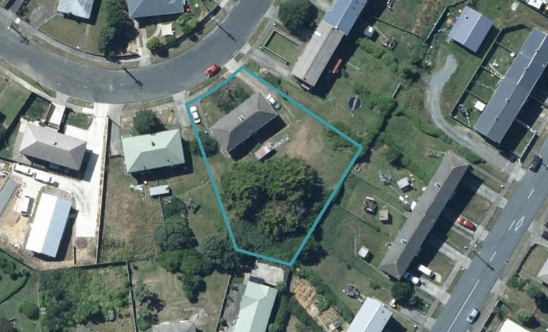 66 Leicester Street, Cannons Creek, Porirua - Carousel 1