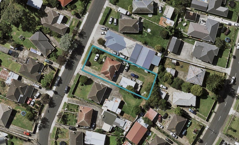 16 Crown Crescent, Otara, Auckland - Carousel 1