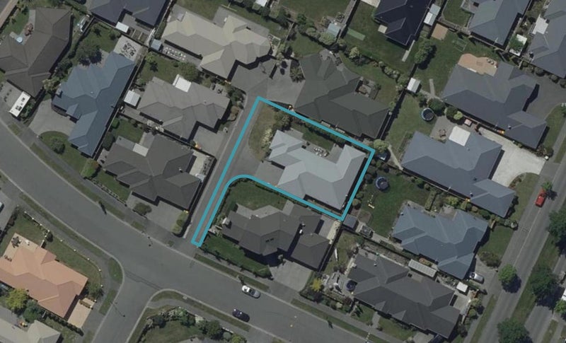 8 Burbank Drive, Aidanfield, Christchurch - Carousel 1