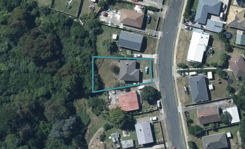 8 Sasanof View, Ascot Park, Porirua - Carousel 1