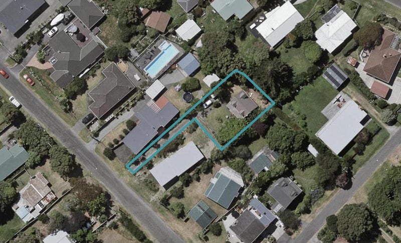 11 Hohiria Street, Waikanae Beach, Waikanae - Carousel 1
