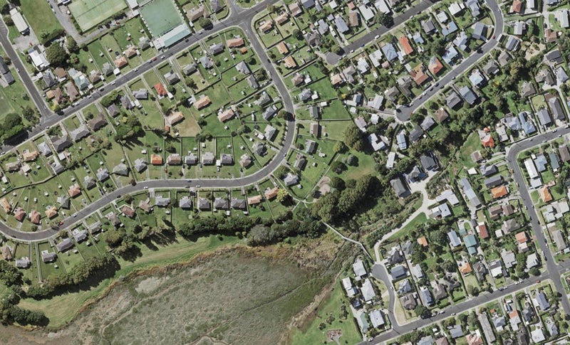 17 Plymouth Crescent, Bayswater, Auckland - Carousel 1