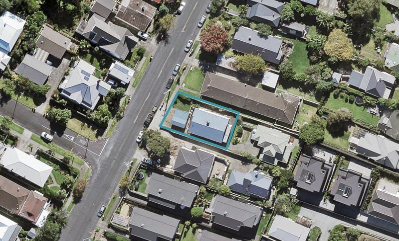 11 Mountain View Road, Morningside, Auckland - Carousel 1