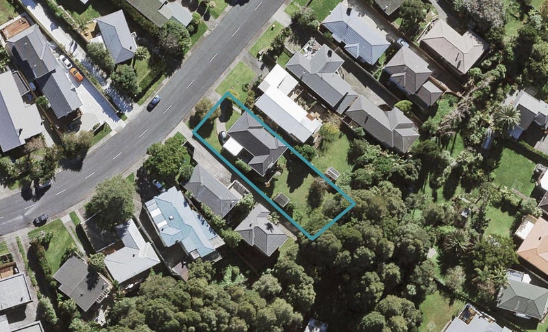 49 Moore Street, Hillcrest, Auckland - Carousel 1