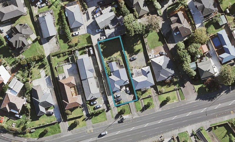 16 Maioro Street, New Windsor, Auckland - Carousel 1