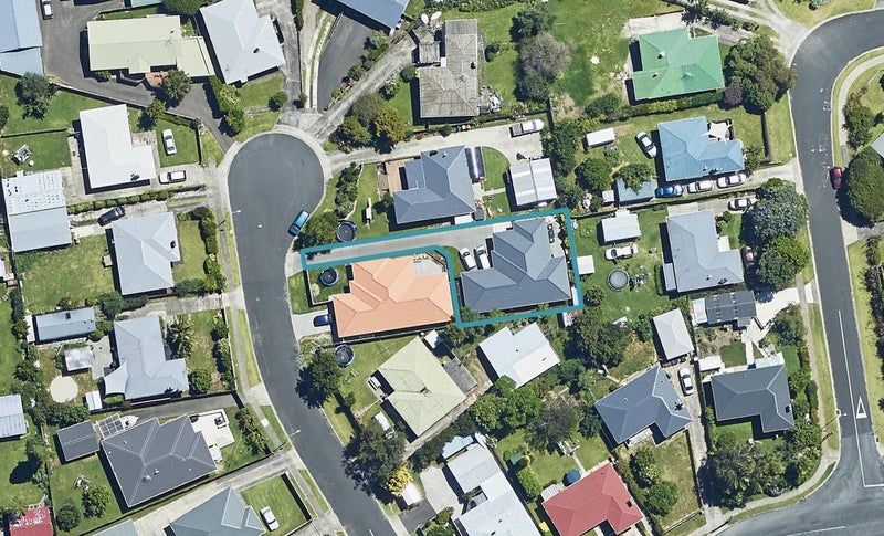 11 Bristol Avenue, Brookfield, Tauranga - Carousel 1