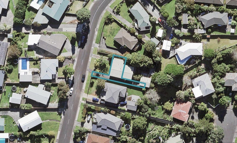 18B Lantana Road, Green Bay, Auckland - Carousel 1