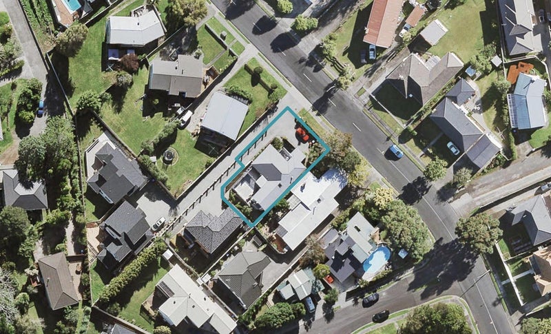 51 Commodore Drive, Lynfield, Auckland - Carousel 1