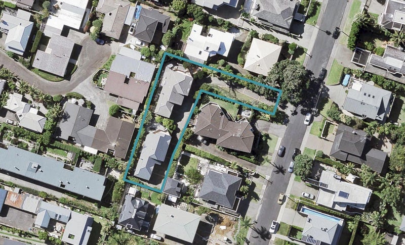 2/30 Ocean View Road, Milford, Auckland - Carousel 1