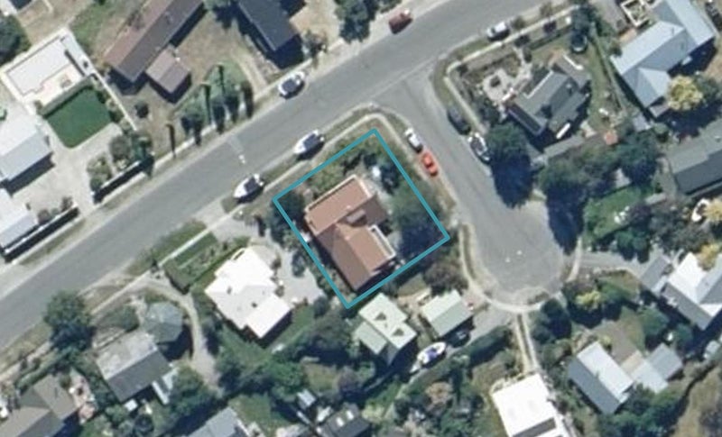 29 Oregon Drive, Kelvin Heights, Queenstown - Carousel 1