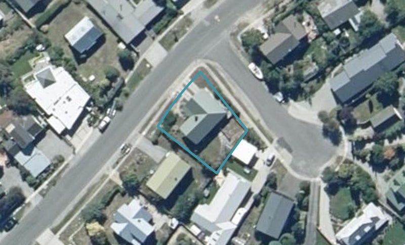 19 Oregon Drive, Kelvin Heights, Queenstown - Carousel 1