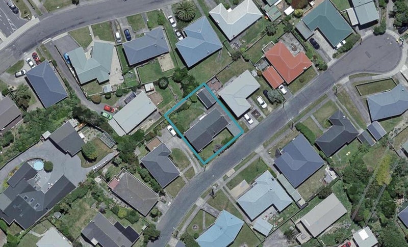 15 Griffiths Grove, Newlands, Wellington - Carousel 1