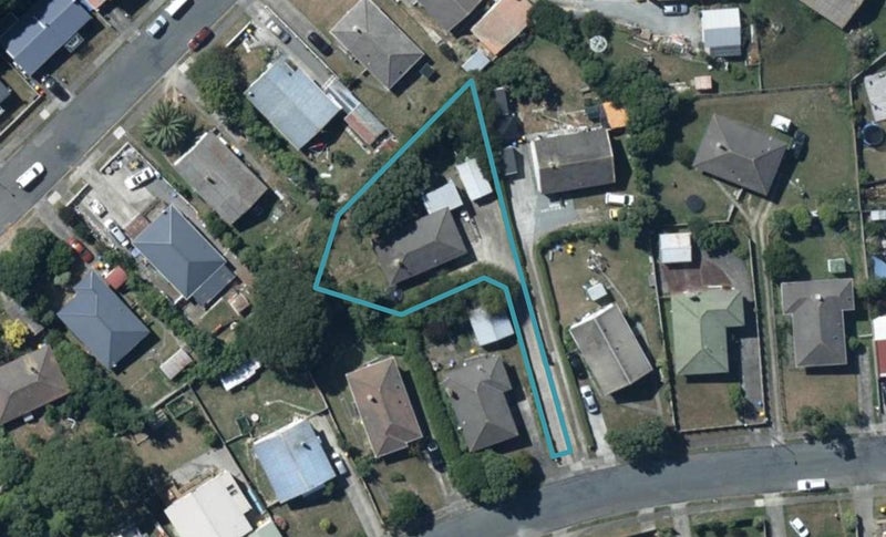 18 Mahinawa Street, Takapuwahia, Porirua - Carousel 1