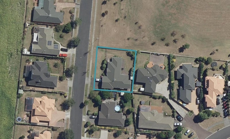 261 Grandview Road, Western Heights, Hamilton - Carousel 1