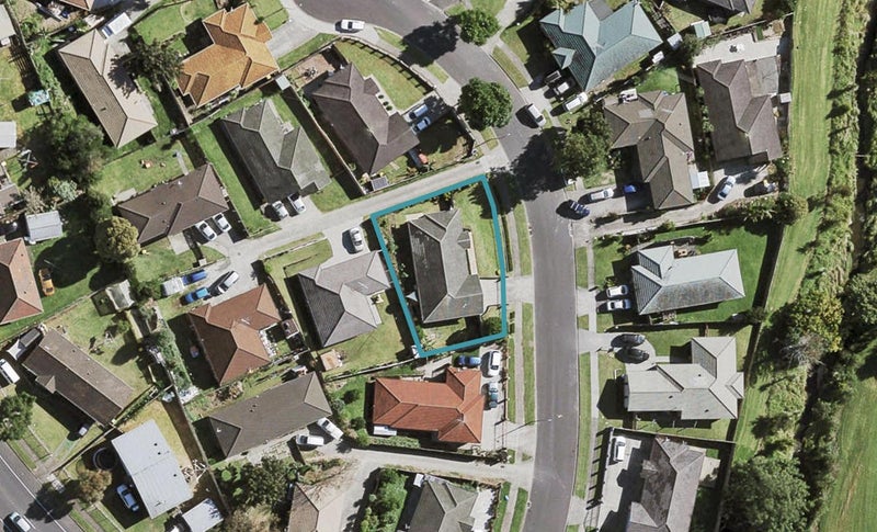 61 Castlefinn Drive, Weymouth, Auckland - Carousel 1