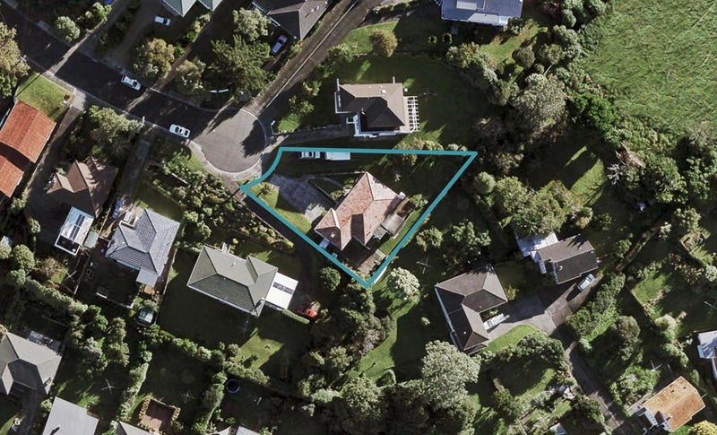 17 Pickens Crescent, Mount Albert, Auckland - Carousel 1