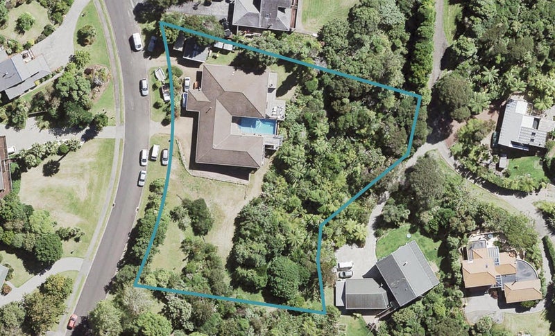 11 Laingfield Terrace, Laingholm, Auckland - Carousel 1