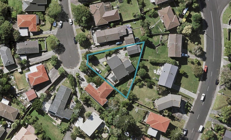 10 Cassia Place, Sunnynook, Auckland - Carousel 1