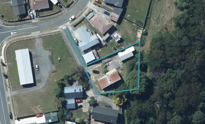 10 Dalray Place, Ascot Park, Porirua - Carousel 1
