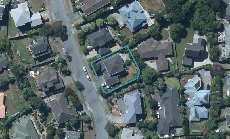 7 Saunders Close, Whitby, Porirua - Carousel 1