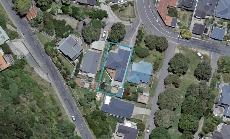 8 Pinnacle Street, Seatoun, Wellington - Carousel 1