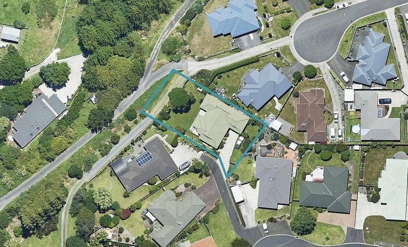 11 Burnt Oak Drive, Pyes Pa, Tauranga - Carousel 1