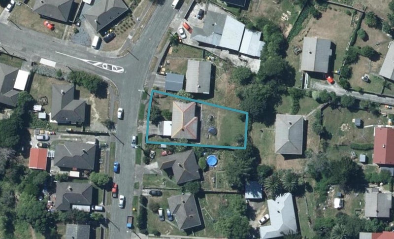 9 Durham Street, Cannons Creek, Porirua - Carousel 1