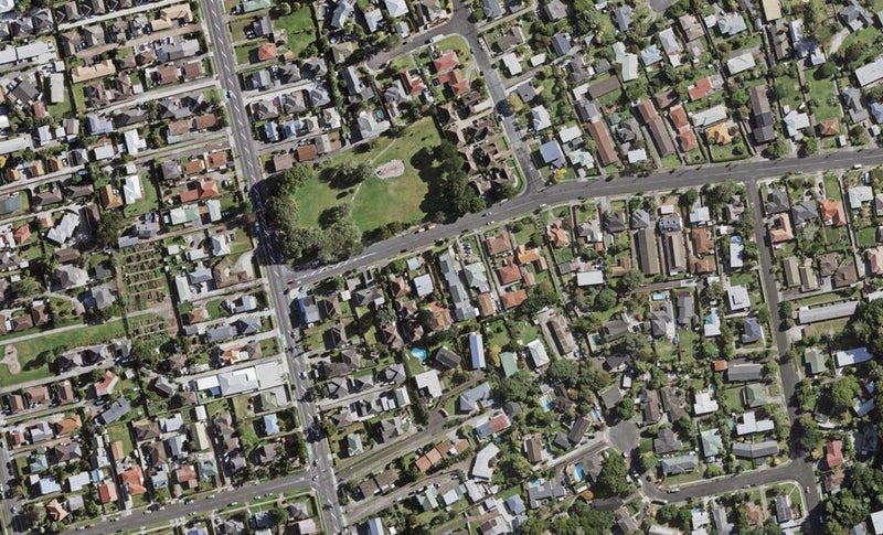 3/7 Grande Vue Road, Hillpark, Auckland - Carousel 1