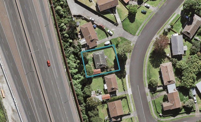 17 Holmes Drive, West Harbour, Auckland - Carousel 1