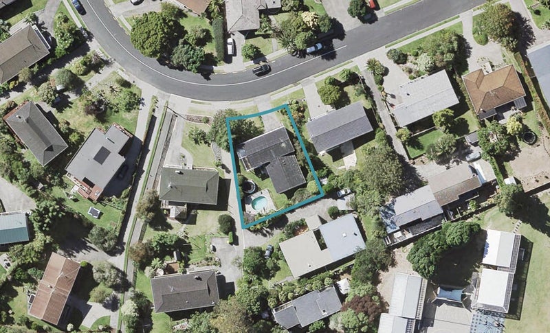52 Mayfair Crescent, Mairangi Bay, Auckland - Carousel 1