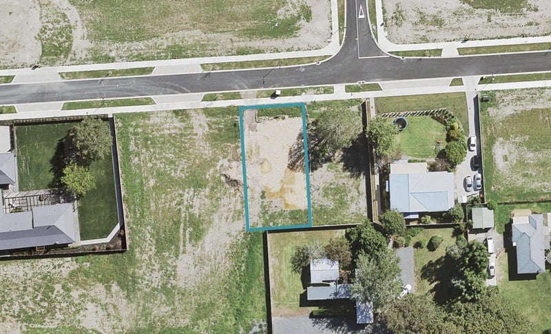 12 Raymond Grace Avenue, Huapai, Kumeu - Carousel 1