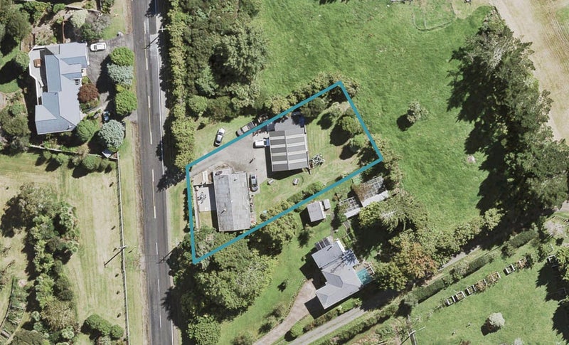 10 Carter Road, Oratia, Auckland - Carousel 1