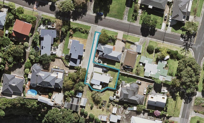 33A HOSKINS AVE, Hillsborough, Auckland - Carousel 1