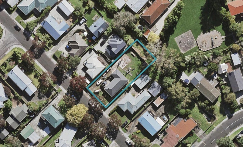 7 Lynden Avenue, Hillcrest, Auckland - Carousel 1