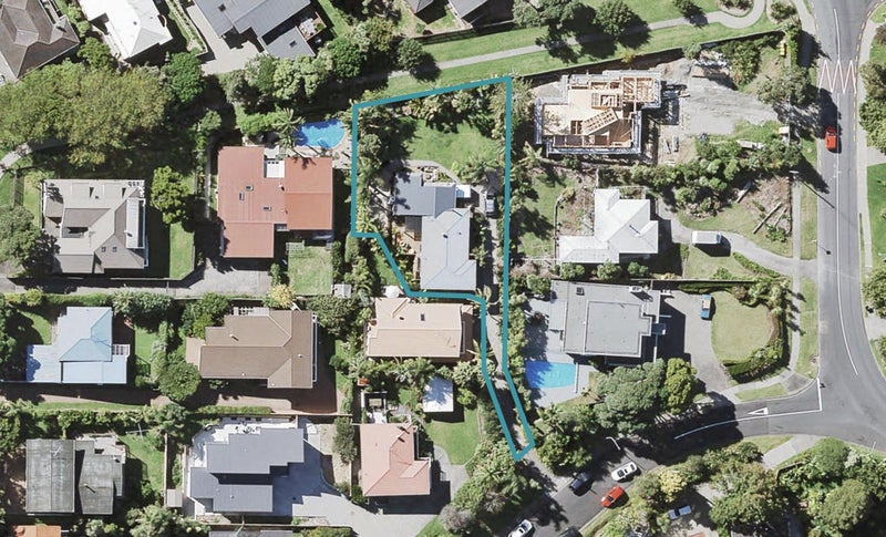 1 Rossmore Terrace, Murrays Bay, Auckland - Carousel 1