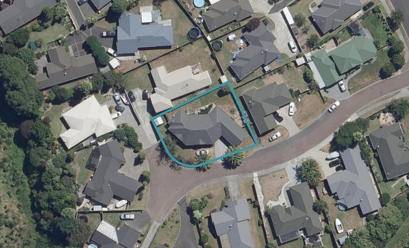 6 Claymore Place, Flagstaff, Hamilton - Carousel 1
