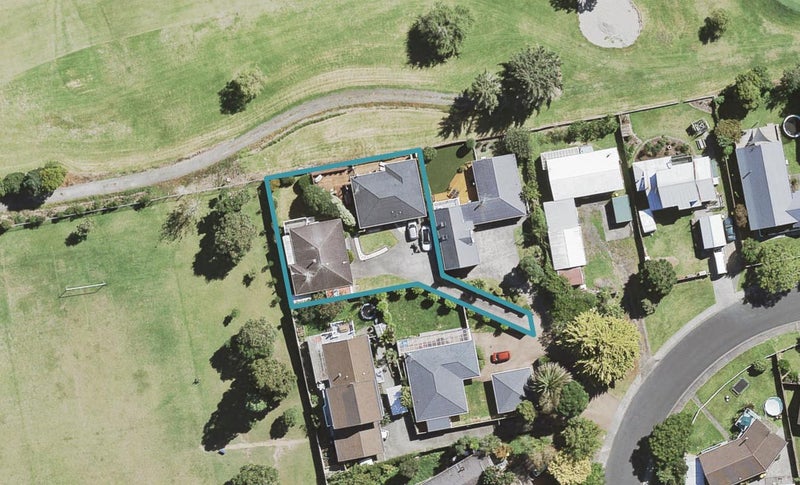 1/18 Redlands Grove, Swanson, Auckland - Carousel 1