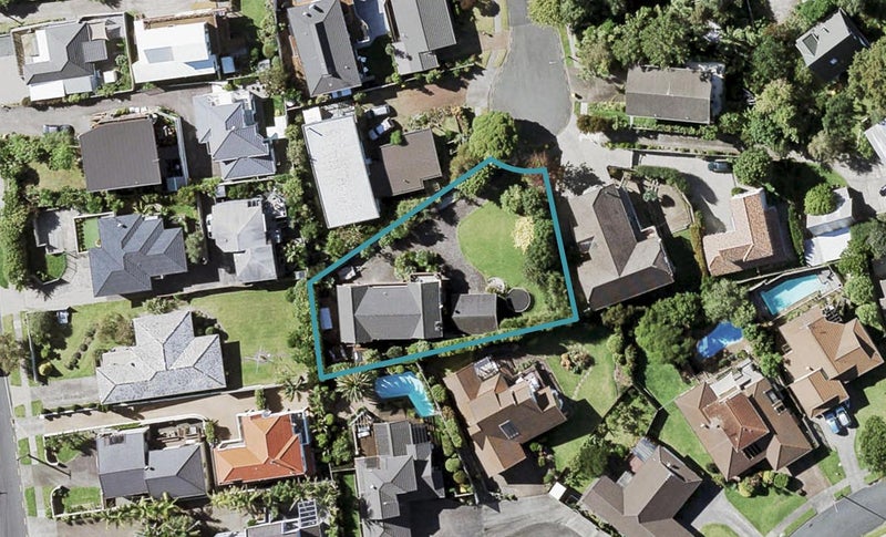 2/11 Aylmer Court, Eastern Beach, Auckland - Carousel 1