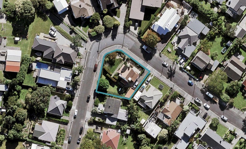 18 Tirotai Crescent, Westmere, Auckland - Carousel 1
