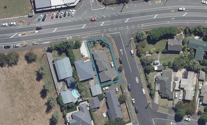 2 Flynn Road, Hillcrest, Hamilton - Carousel 1