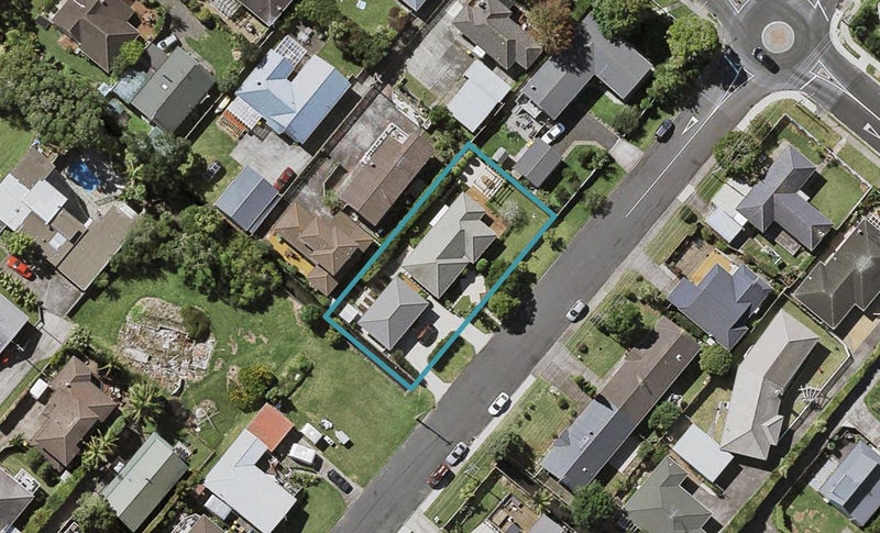 4 Livingstone Street, Milford, Auckland - Carousel 1