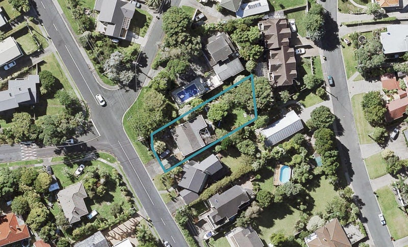 49 Lyons Avenue, Murrays Bay, Auckland - Carousel 1