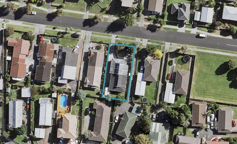 12A Waimai Avenue, Weymouth, Auckland - Carousel 1